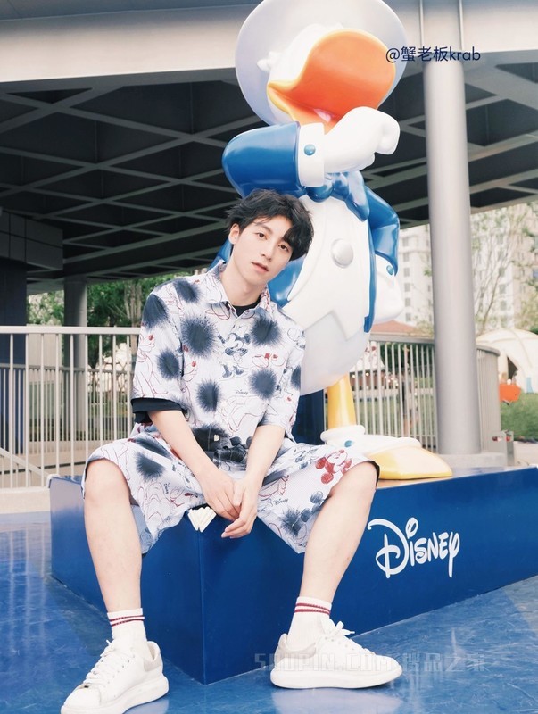 【DISNEY联名系列】23新款男纯棉府绸墨印条纹宽松衬衫31606