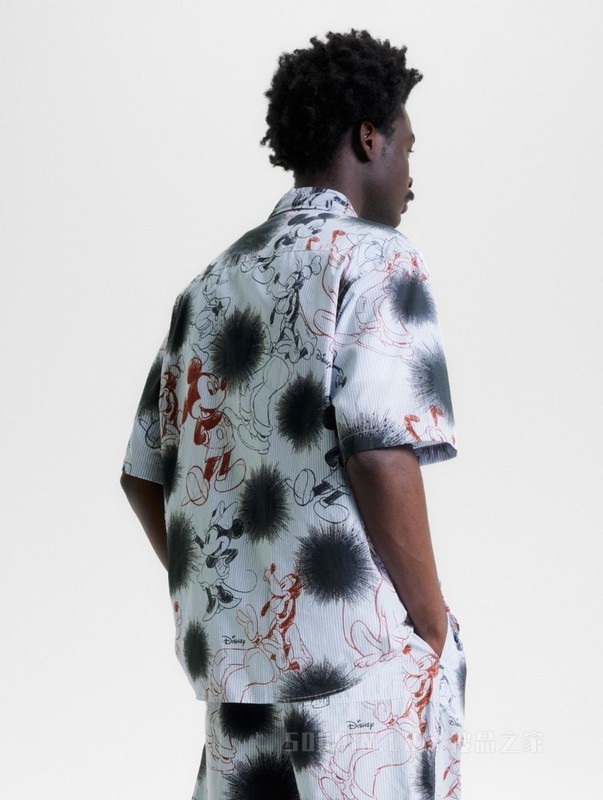 【DISNEY联名系列】23新款男纯棉府绸墨印条纹宽松衬衫31606