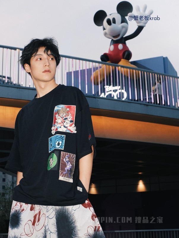 【DISNEY联名系列】23新款男纯棉卡通贴布宽松短袖T恤32545