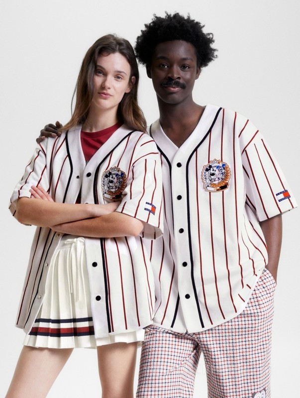 【DISNEY联名系列】23新款男女纯棉刺绣条纹V领宽松T恤31621