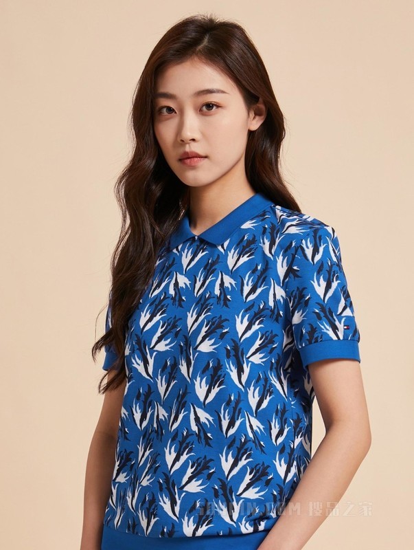 23新款春夏女装时尚羽毛后扣领宽松版短袖POLO衫WW0WW39569