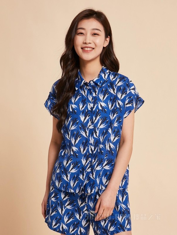 23新款春夏女装时尚羽毛图案印染轻薄合身版短袖衬衫39540