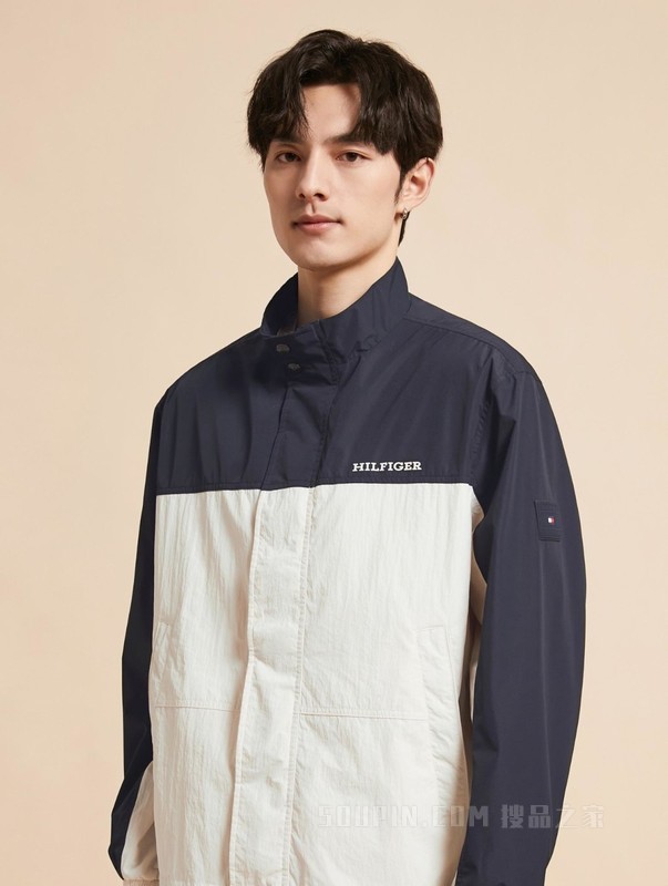 23新款男装简约撞色浮雕字母立领单夹克外套MW0MW31650