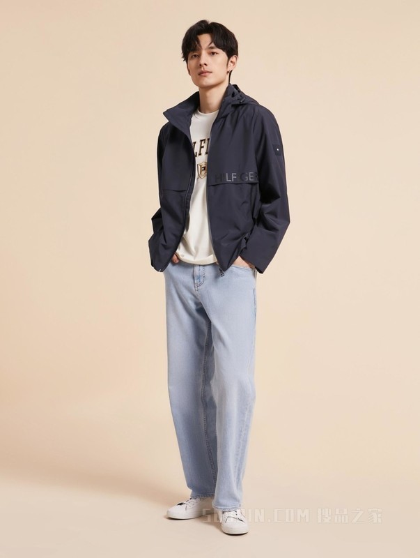 23新款男装简约字母胶印户外休闲合身版夹克外套MW0MW31656