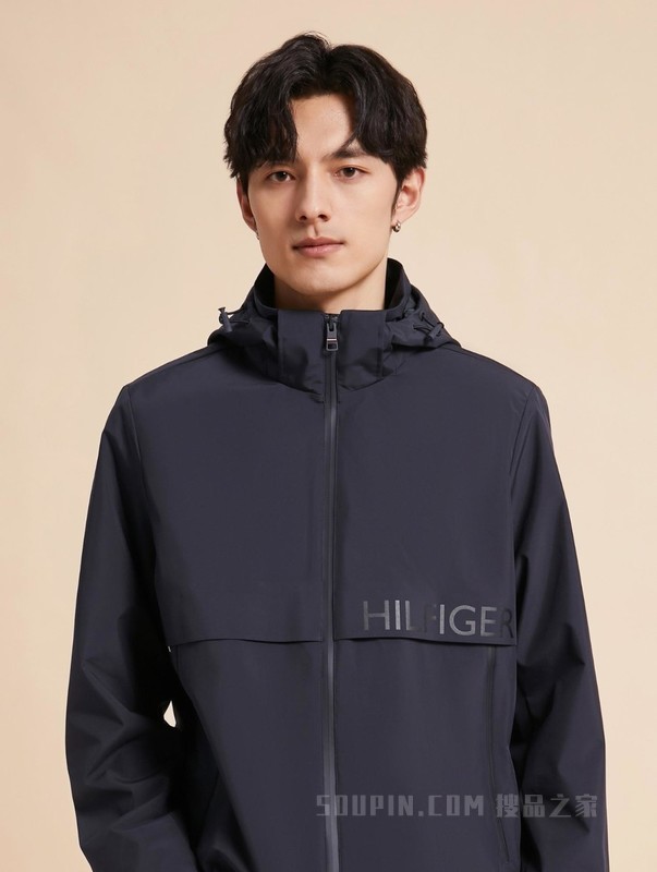 23新款男装简约字母胶印户外休闲合身版夹克外套MW0MW31656