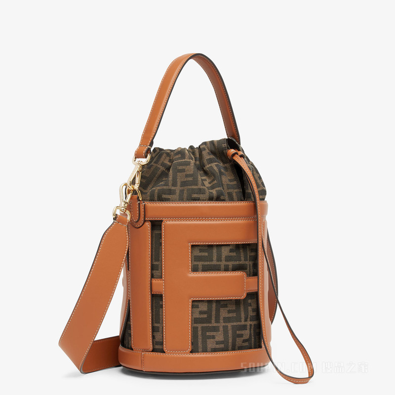 FENDI Step Out中号手袋 棕色皮革和FF布料手袋