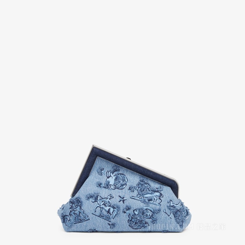 FENDI First小号手袋 牛仔布手袋，绣有FENDI Astrology图案