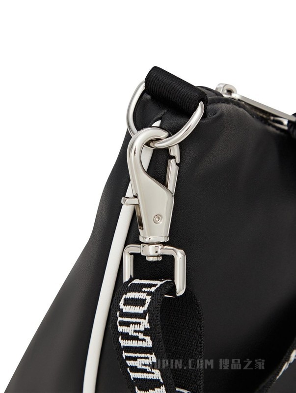 23新款秋季女装旗标刺绣提花肩带潮流饺子包AW0AW15409