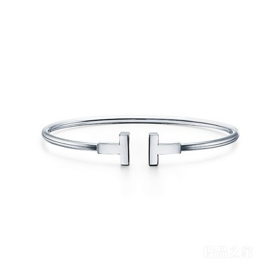 Tiffany T 系列 18K 白金线圈手镯，小号。