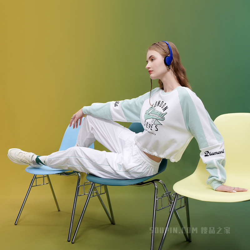 女子潮流运动超宽松套头卫衣