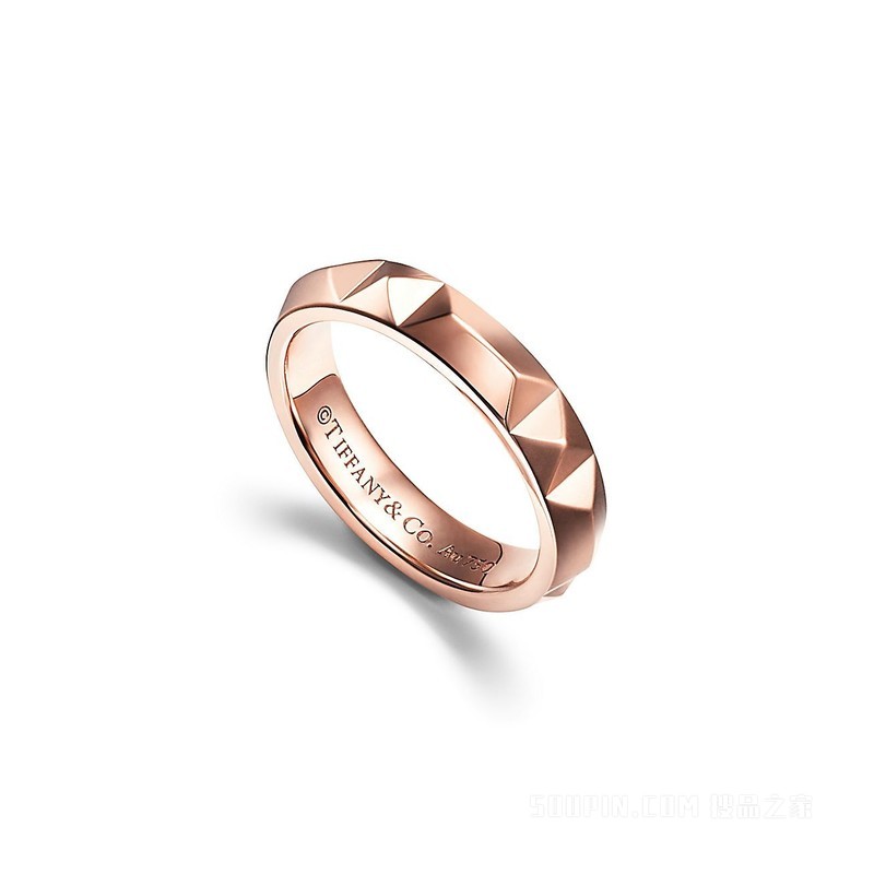 Tiffany True™ 系列 18K 玫瑰金戒指，宽 4 毫米