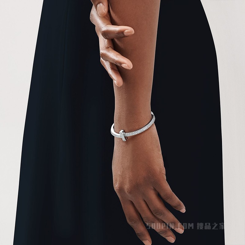 Tiffany T 系列 T1 18K 白金镶钻宽式手镯，小号。