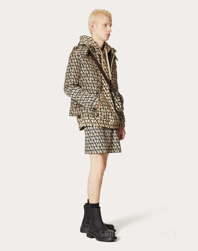 V标志尼龙羽绒服