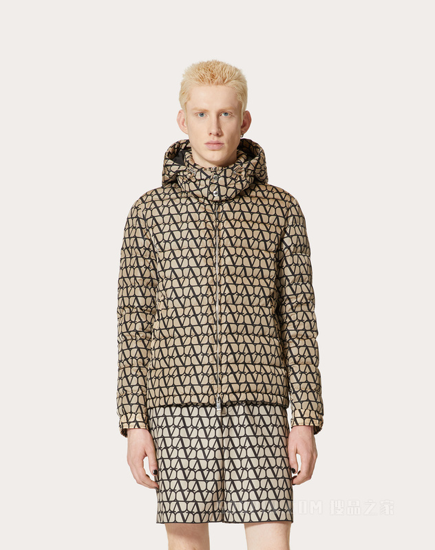 V标志尼龙羽绒服