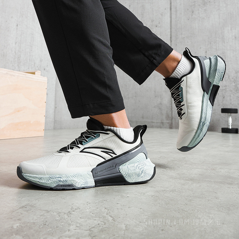 安踏燃炼力量训练系列男子综训鞋