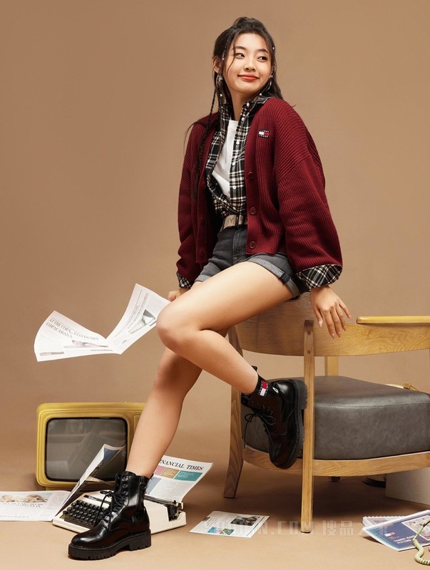 23新款秋季女装纯棉复古灯笼袖纽扣V领宽松短针织开衫16531