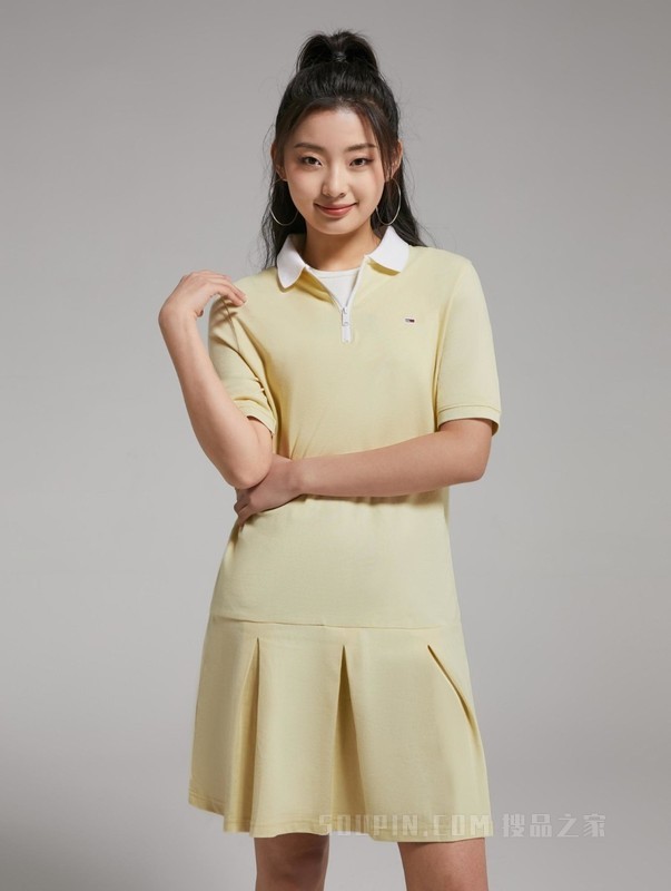 23女装复古小绣标拉链半襟翻领带褶网球服连衣裙DW0DW15565