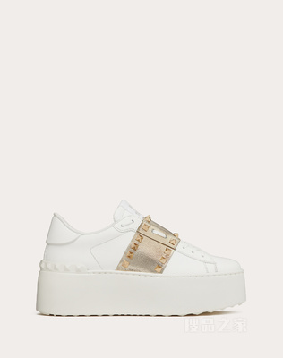 ROCKSTUD UNTITLED 女士金属质感饰带小牛皮厚底运动鞋