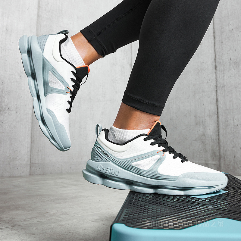 安踏神行5 PRO男子综训鞋