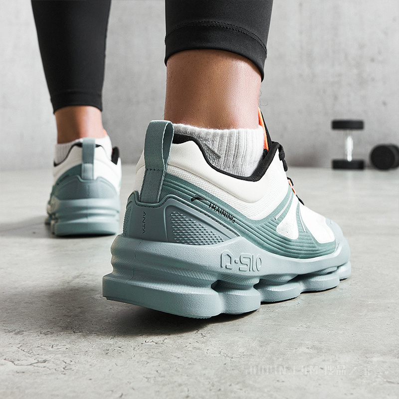 安踏神行5 PRO男子综训鞋