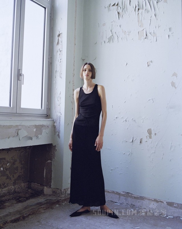 弹力薄纱遮盖式连衣裙