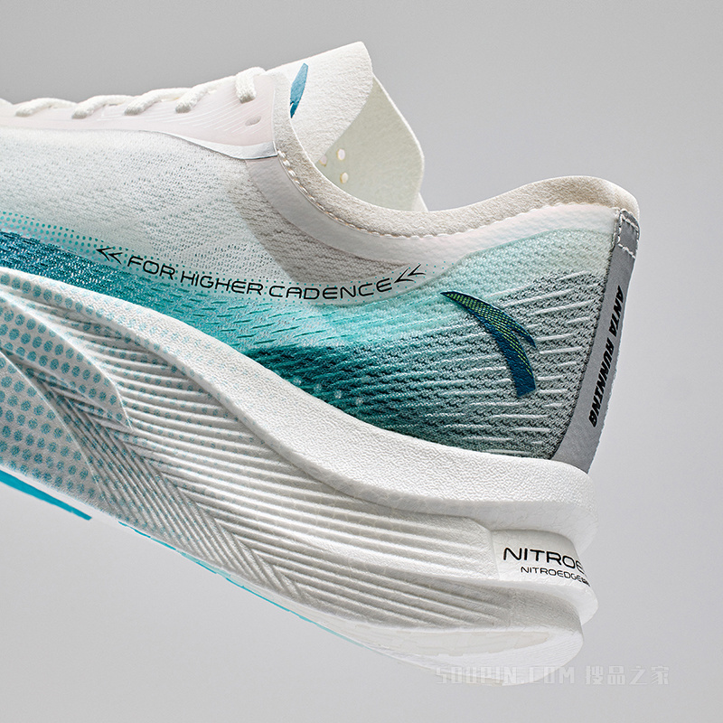 安踏跑步系列竞速训练女子跑鞋