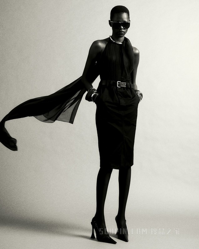 条纹针织露背连身衣