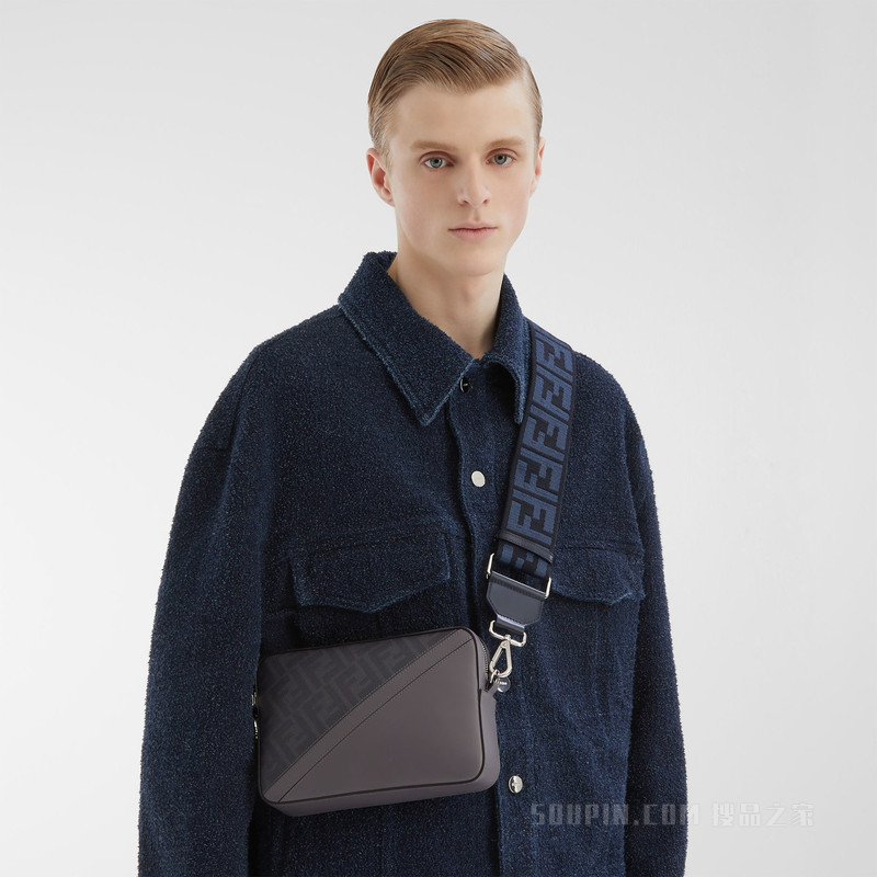 FENDI Diagonal相机包 灰色FF帆布手袋