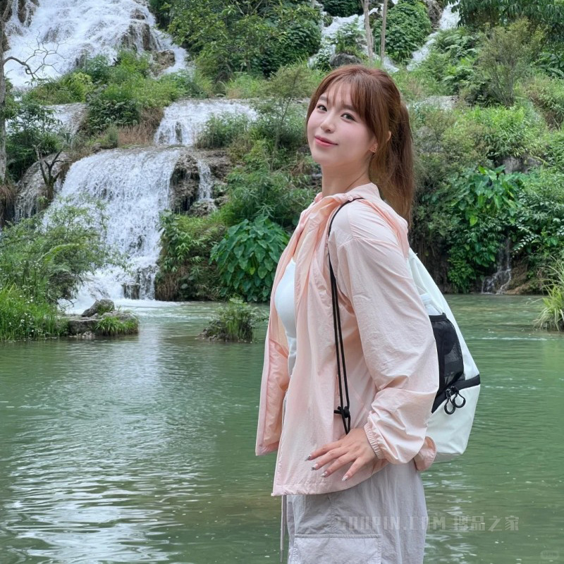 安踏户外露营女子防泼水防紫外线露营皮肤衣外套