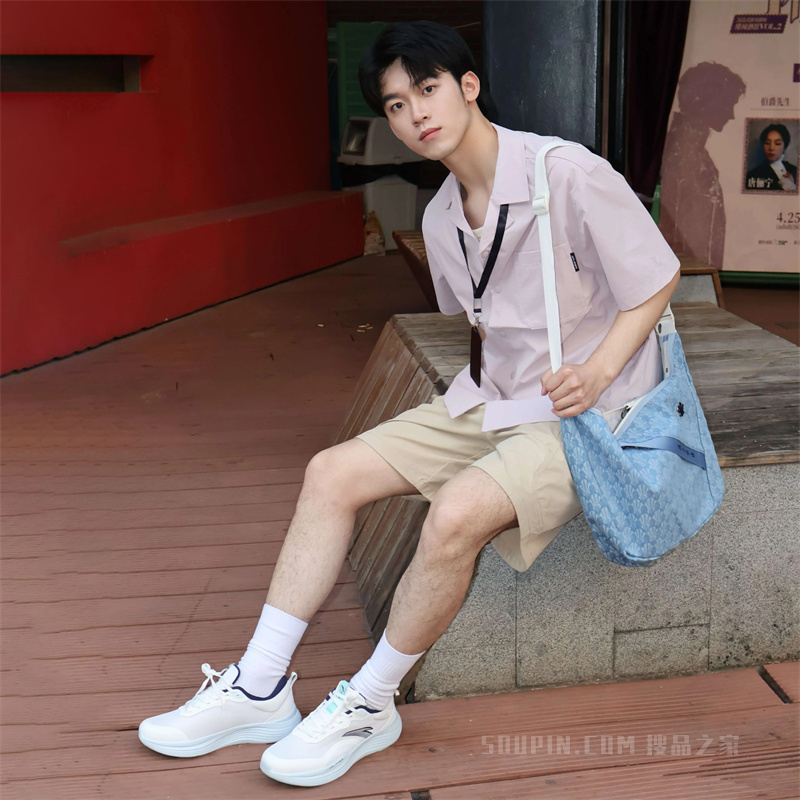 安踏欧文系列男女同款提挎包