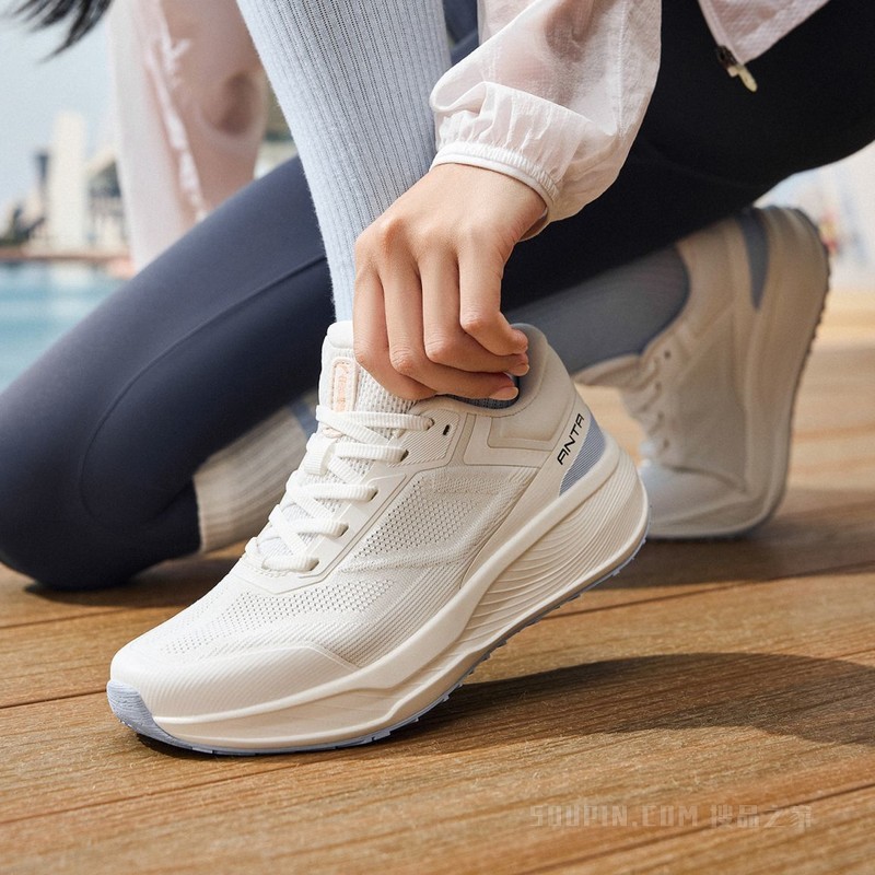安踏神行12代女子综训鞋舒适缓震健步鞋