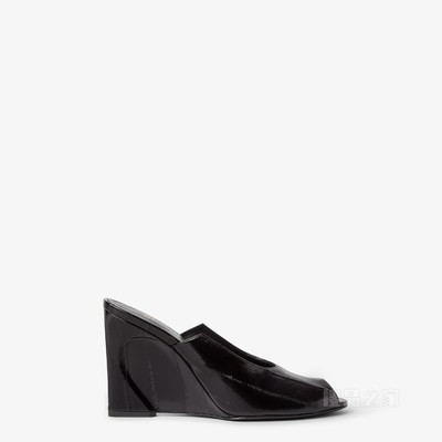 FENDI Arco 黑色盲鳗皮革凉鞋