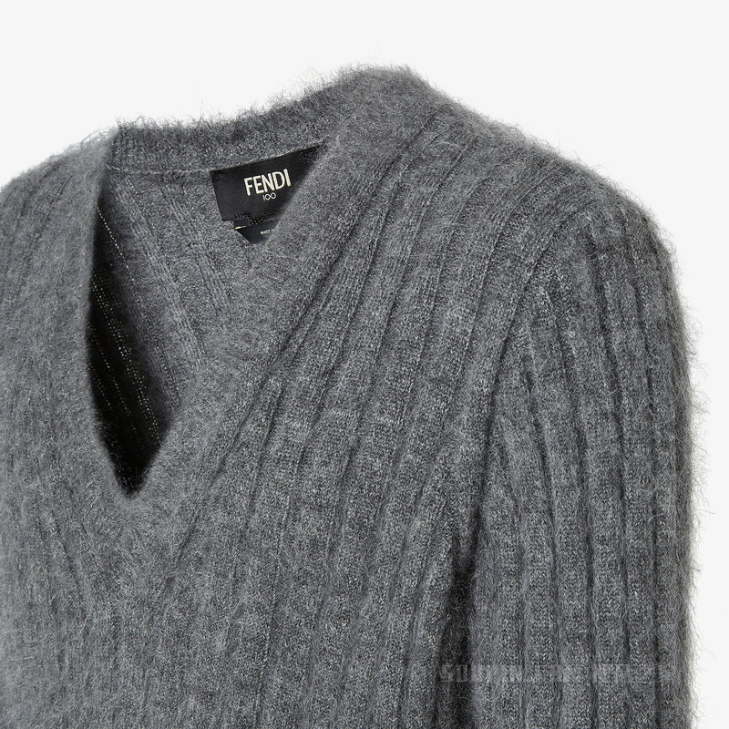 毛衣 灰色羊毛与马海毛混纺毛衣