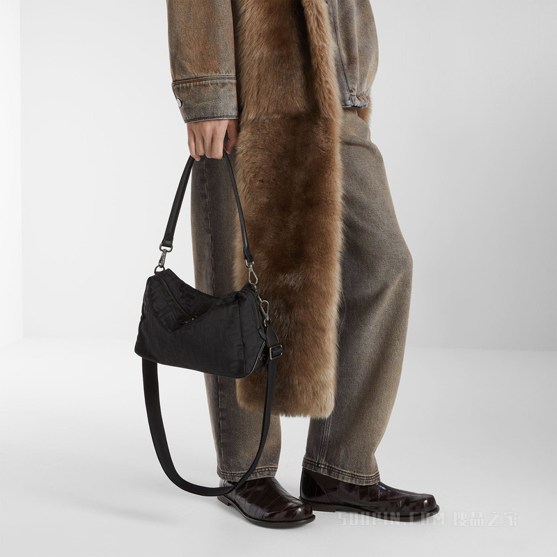 FENDI Lui中号手袋 黑色皮革和黑色FF尼龙手袋