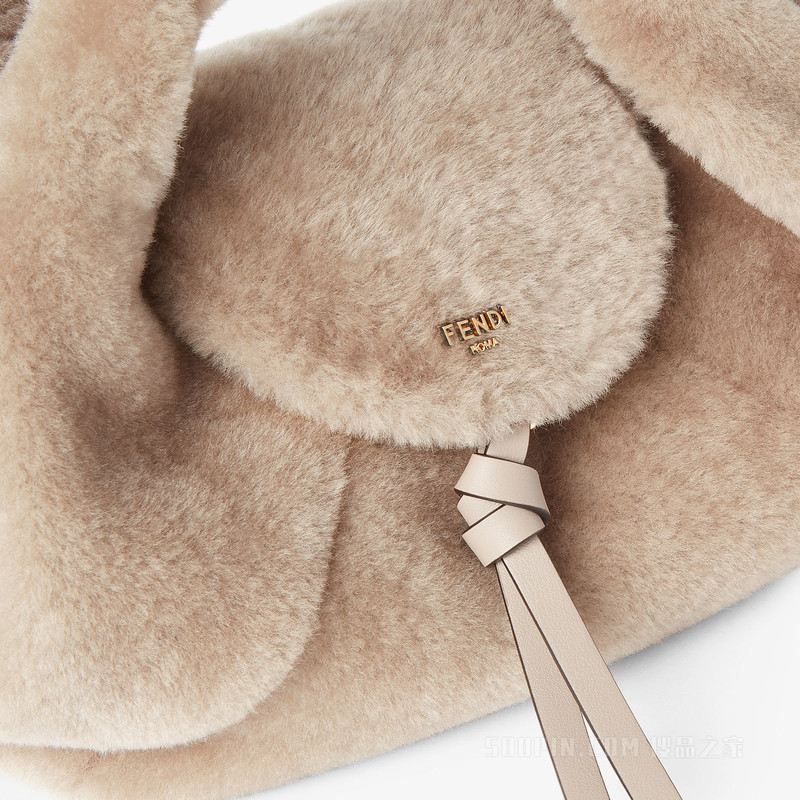 FENDI Spy小号手袋 米色羊剪毛手袋