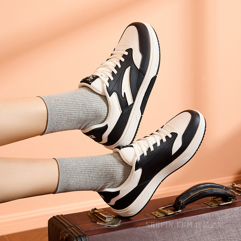 安踏百川女子经典板鞋