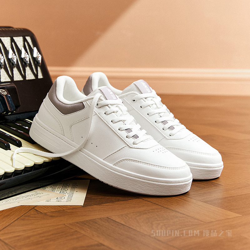 安踏轻风女子经典板鞋