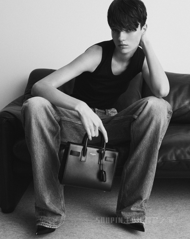 SAC DE JOUR NANO号光滑皮革手袋