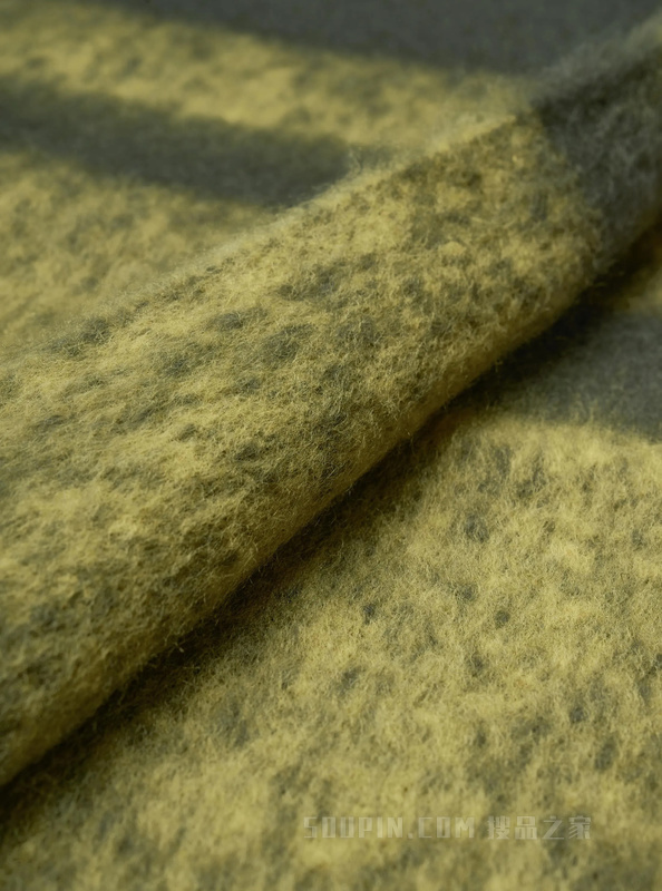 流苏拼色保暖围巾