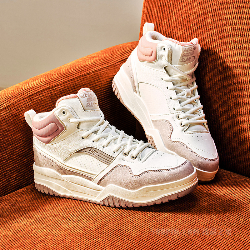 安踏满贯复古百搭女子板鞋棉鞋