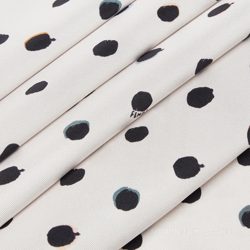 FENDI围巾 象牙色桑蚕丝Falena Dots围巾