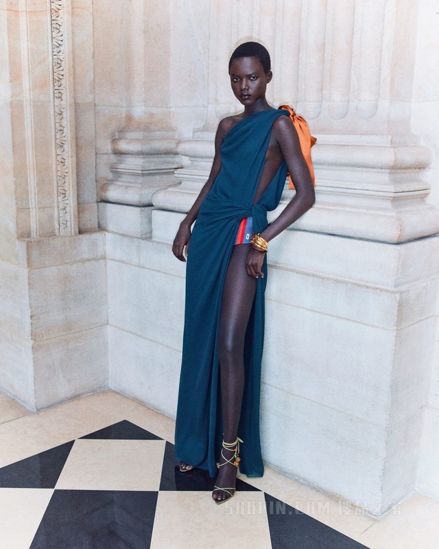 单肩桑蚕丝平纹绉缎连衣裙