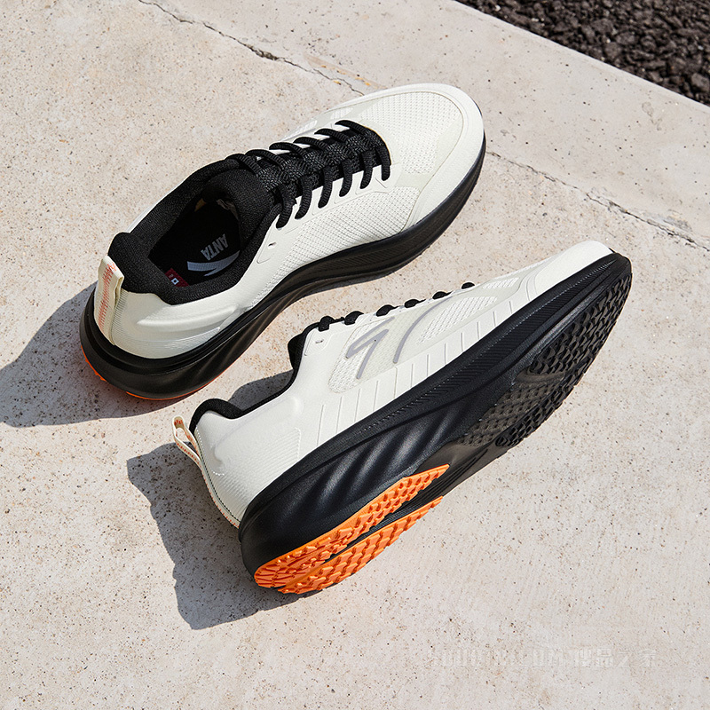 安踏城际男子跑鞋