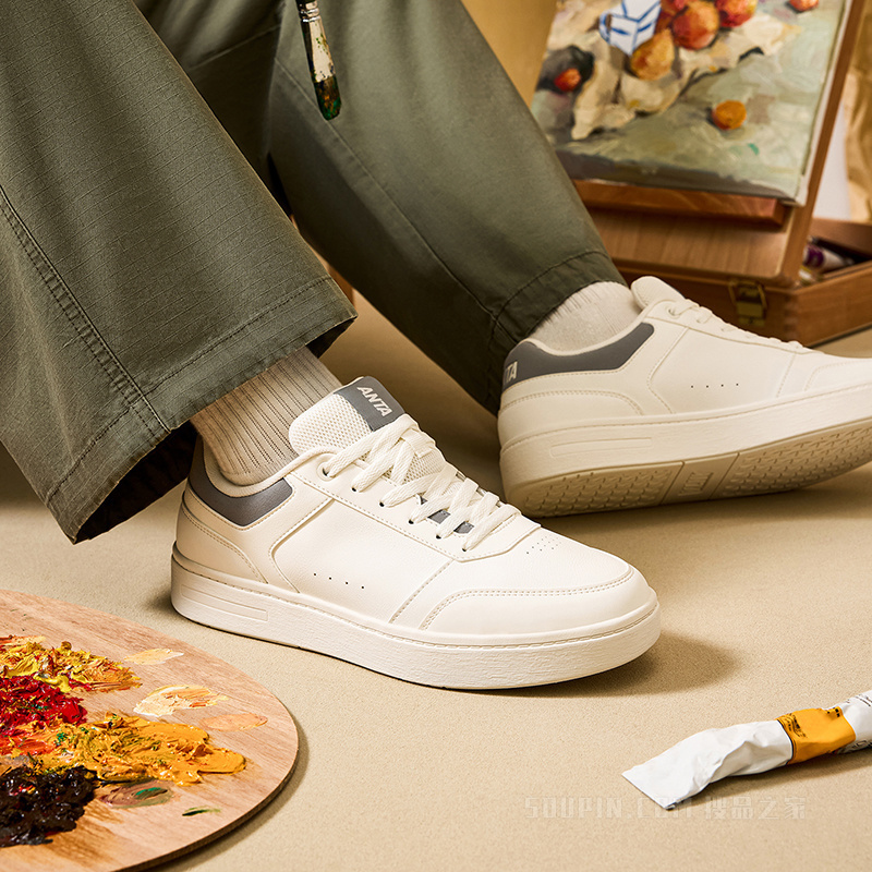 安踏轻风男子经典板鞋