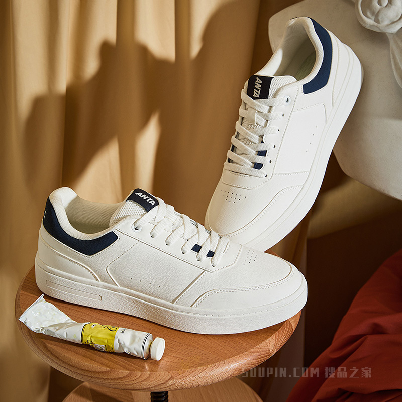 安踏轻风男子经典板鞋