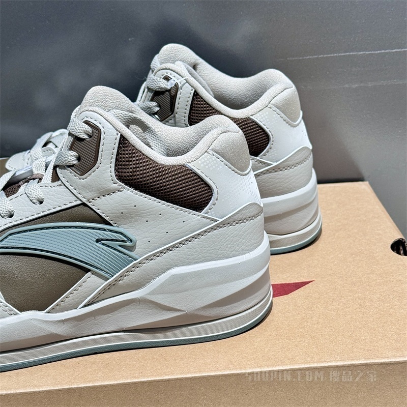 安踏威峰男子板鞋