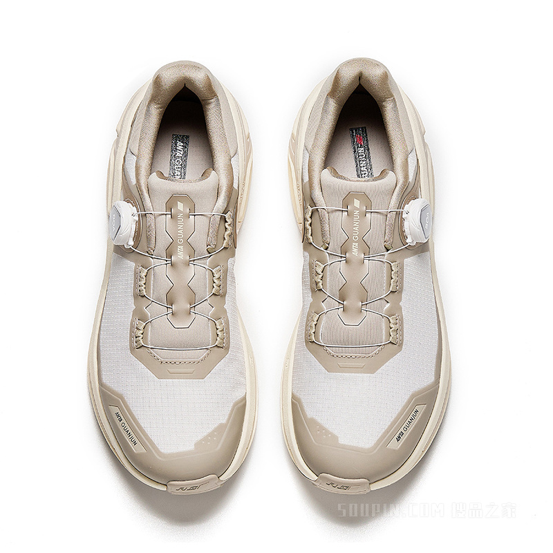 安踏冠军荣耀3代舒适缓震男子跑鞋