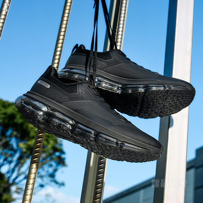 安踏弹力胶男子跑鞋