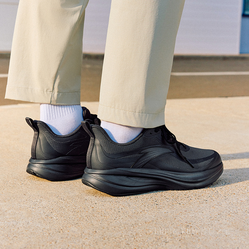 安踏云途轻量舒适男子慢跑跑鞋