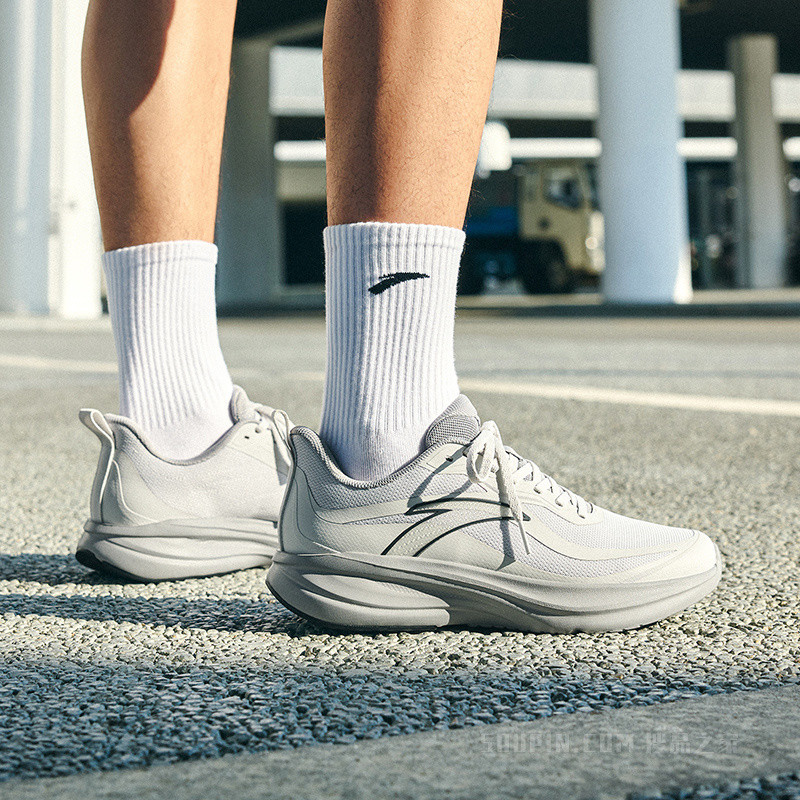 安踏云途轻量舒适男子慢跑跑鞋